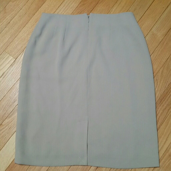 Pencil skirt by Rafaella Sz 6. - Picture 3 of 3